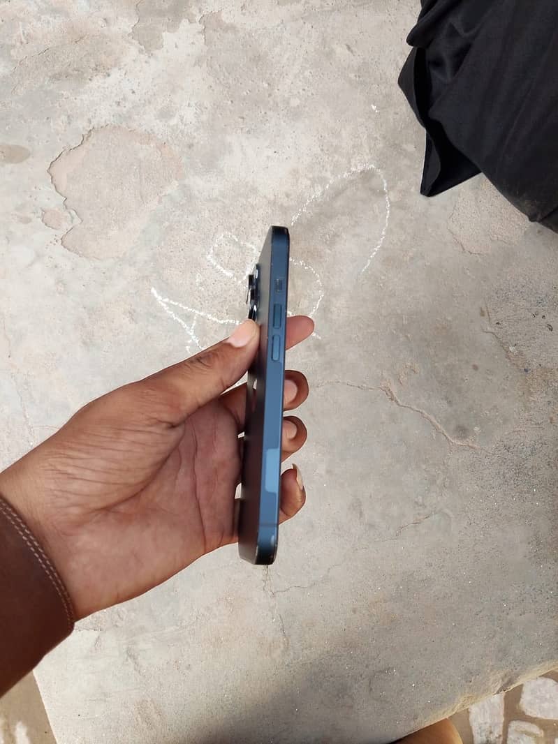 Apple iPhone 14 3