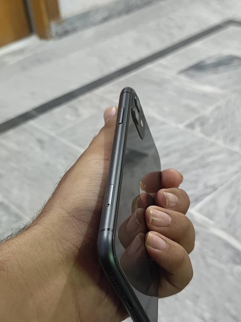 Apple iPhone 11 3