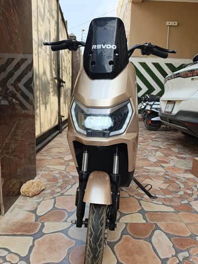 Revoo Y06 Electric Scooter