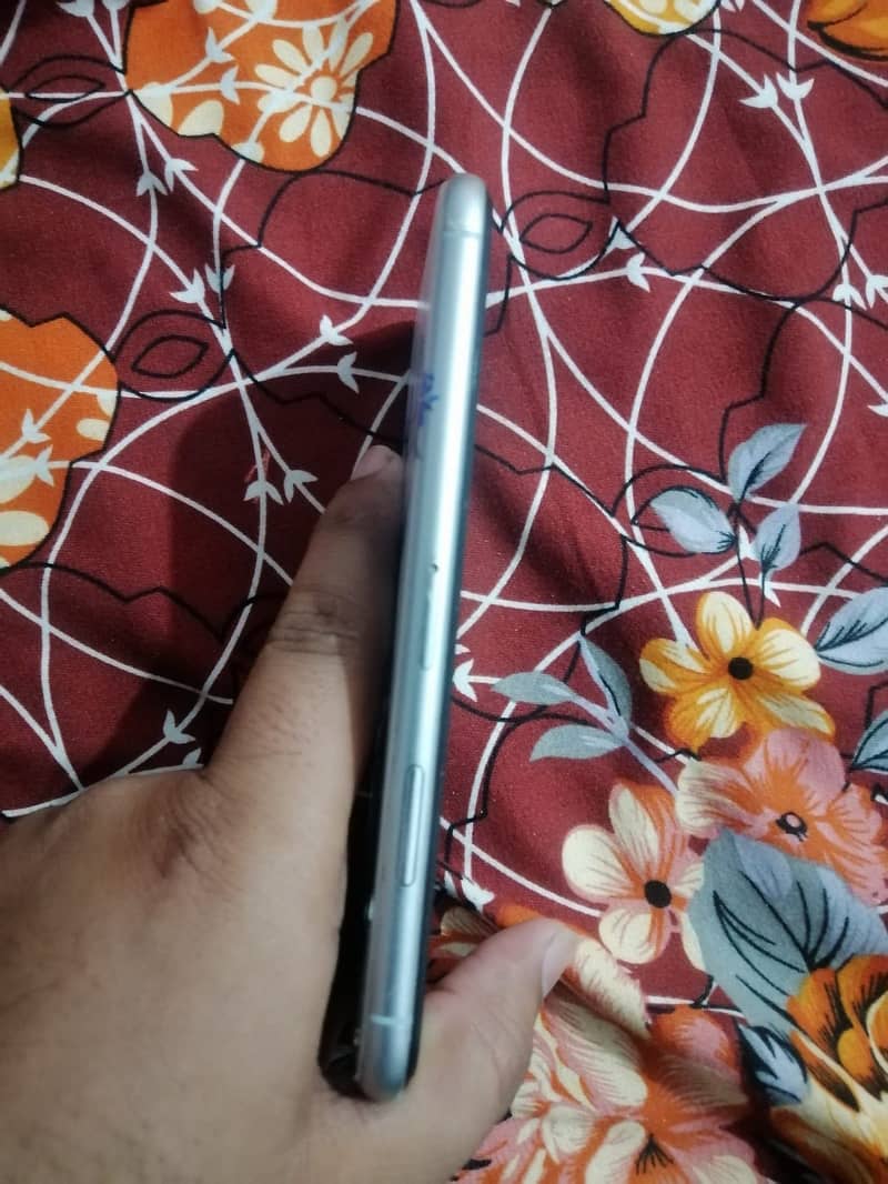Apple iPhone X 3