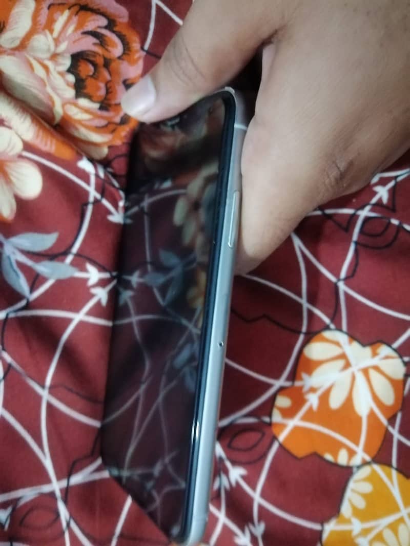 Apple iPhone X 4