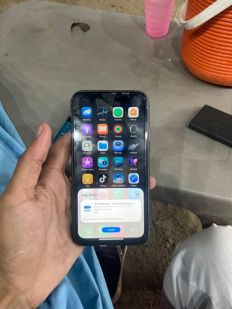 Apple iPhone 11 0