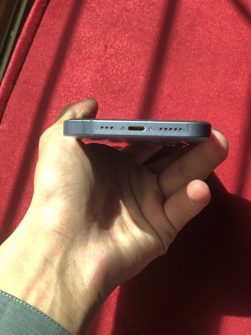 Apple iPhone 12 4