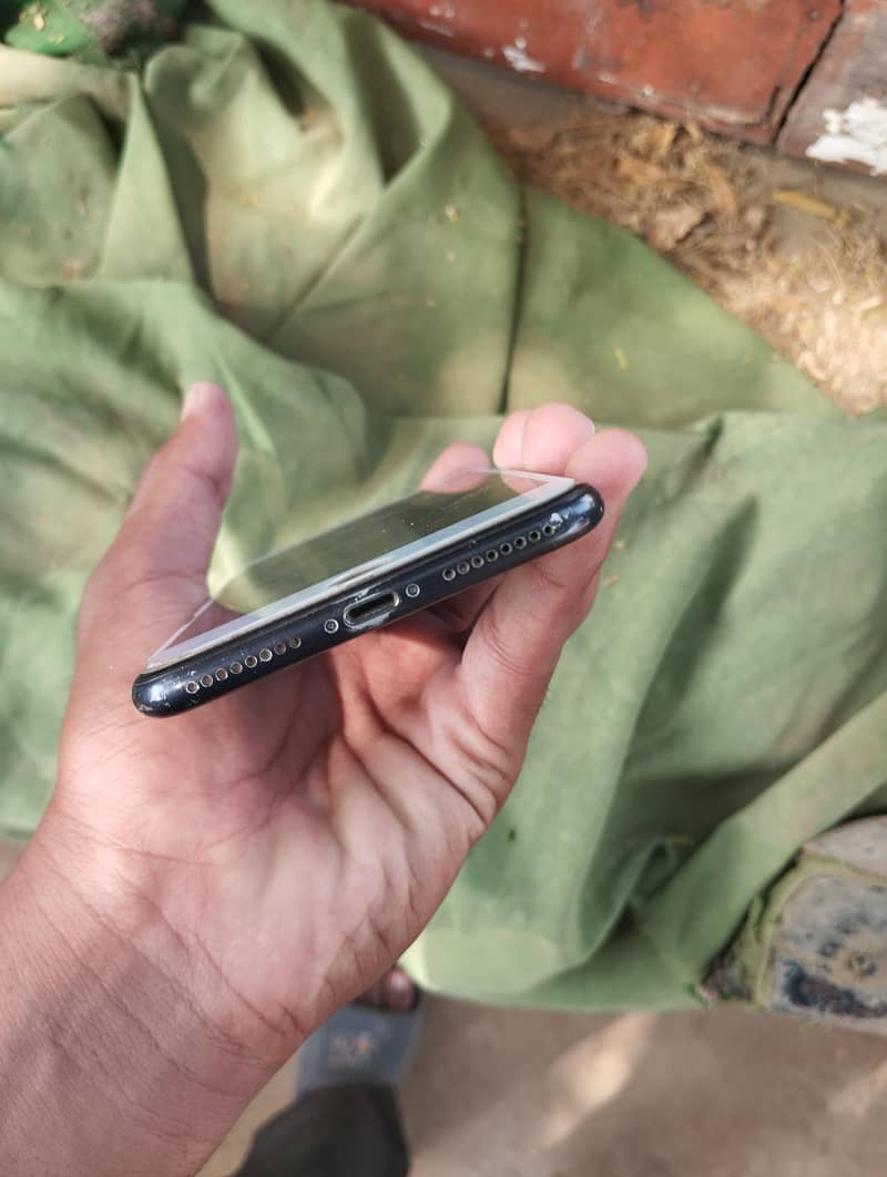Apple iPhone 7 Plus 2