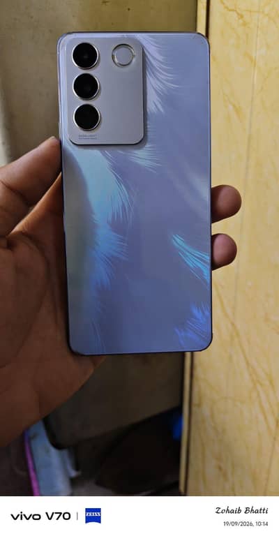 Vivo V27e 8+8 256 10/10 dabba charges Saath hai all ok