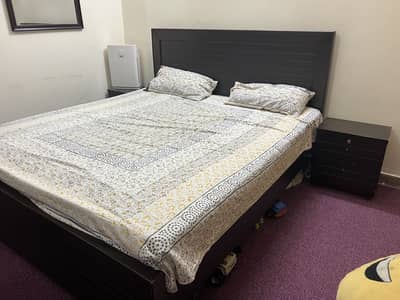 Double bed king size without mattress