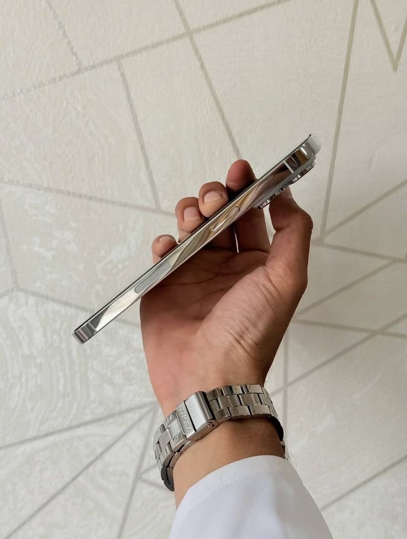 Apple iPhone 14 Pro Max 1