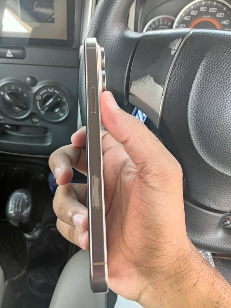 Apple iPhone 16 Pro Max 3