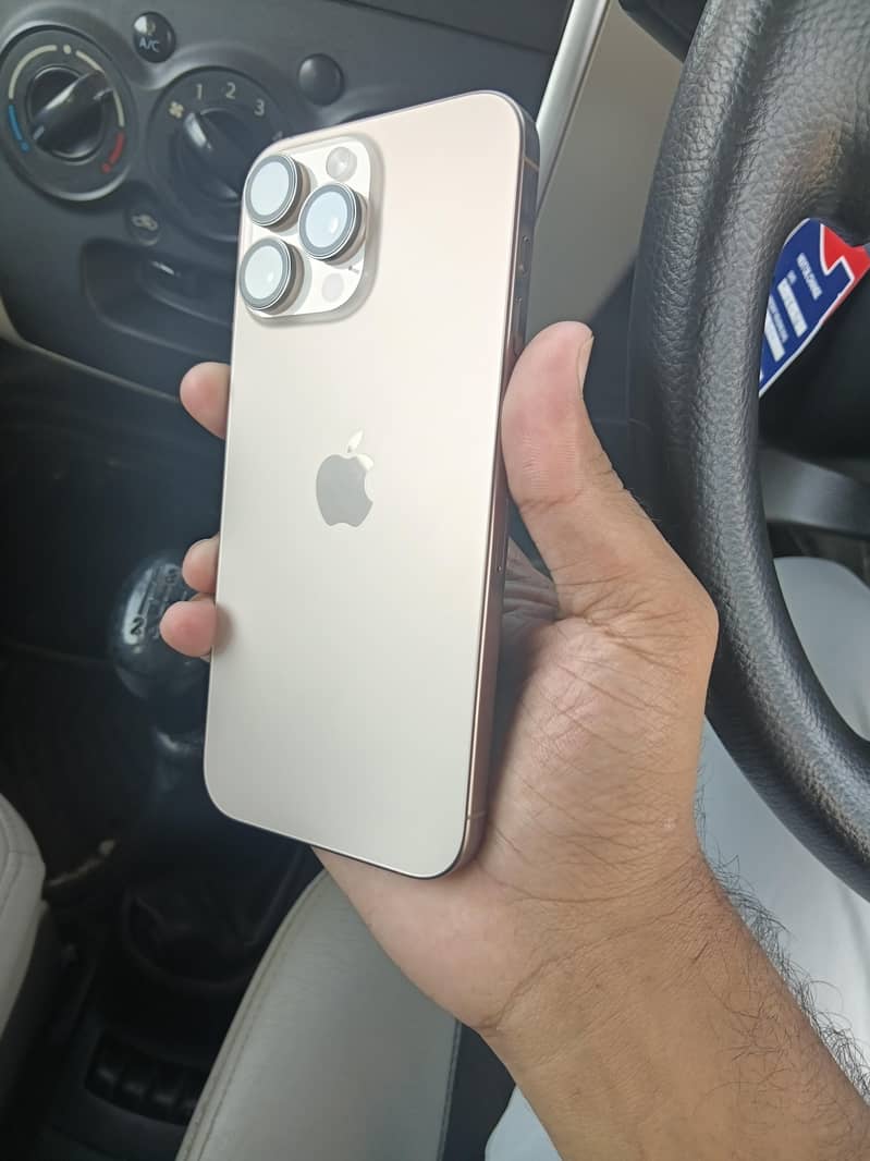 Apple iPhone 16 Pro Max 4