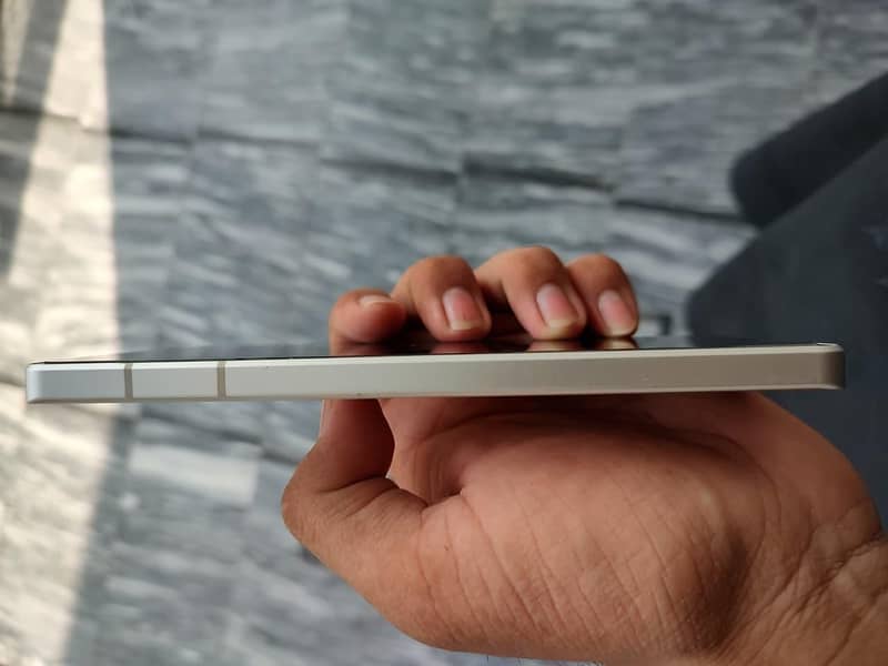 Sharp Aquos Sense7 plus 1