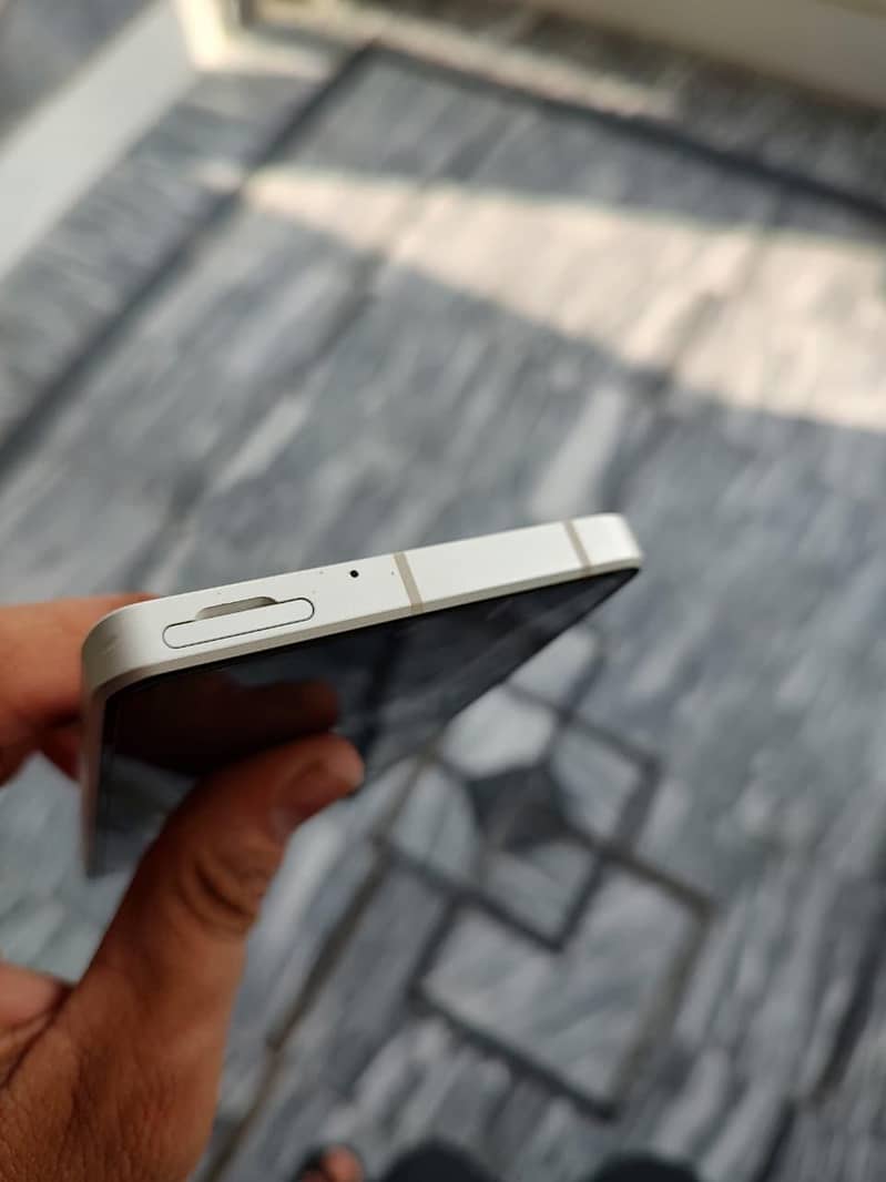 Sharp Aquos Sense7 plus 3