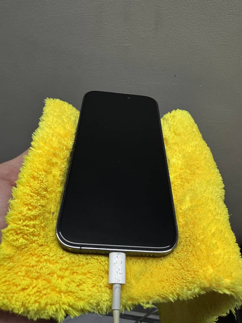 Apple iPhone 14 Pro 1