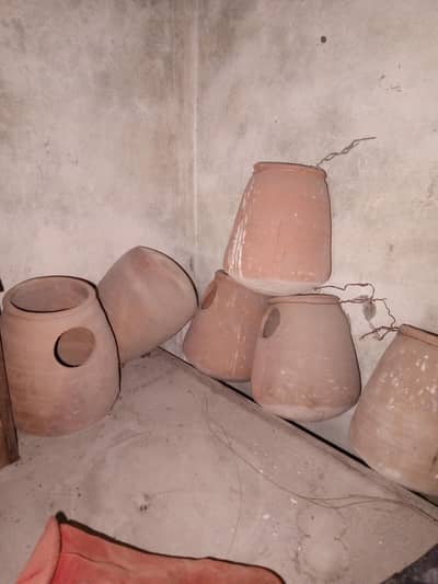 Keekar Boxes and Bari Matki Available for for urgent sale