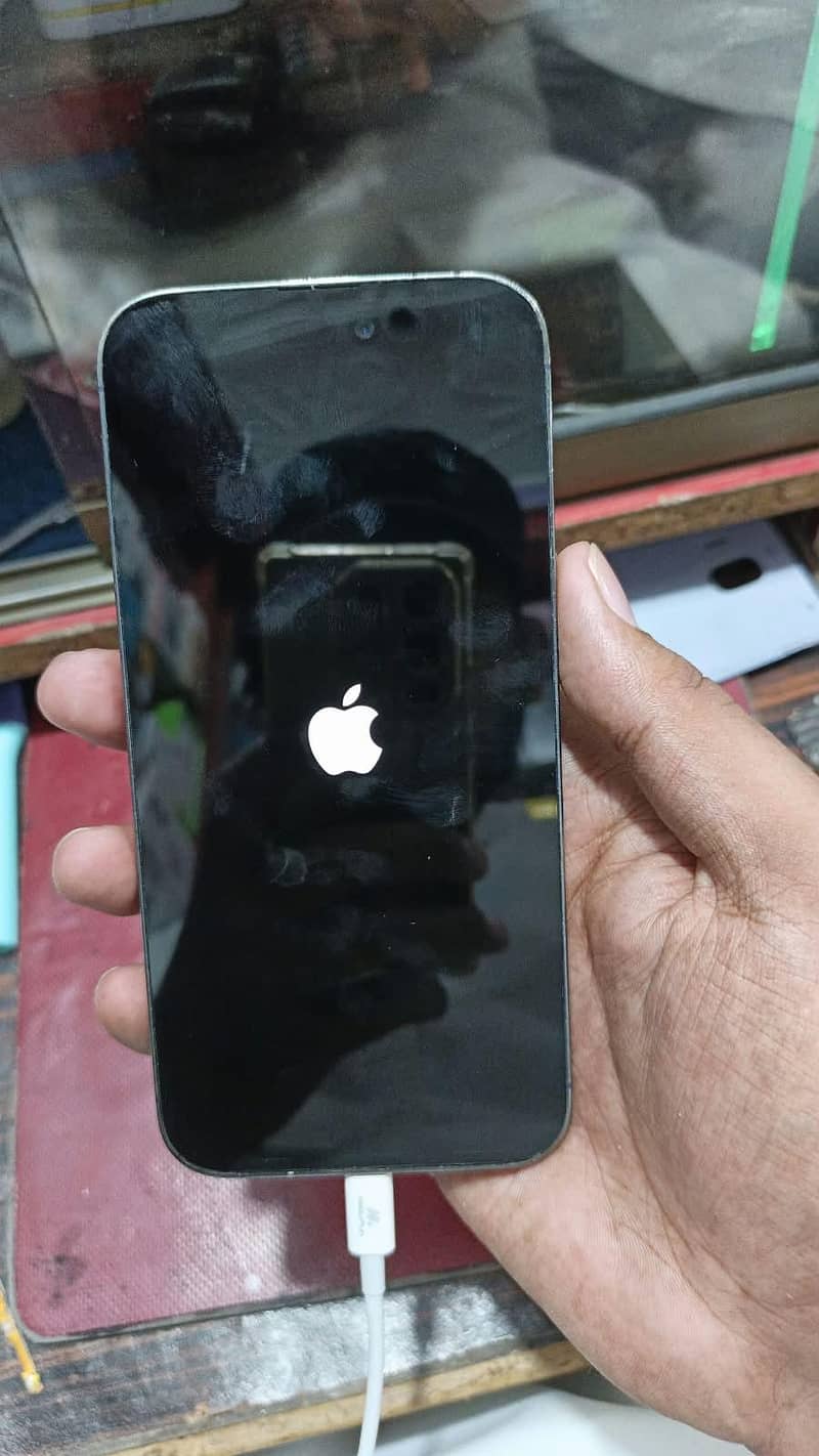 Apple iPhone 14 Pro Max 1