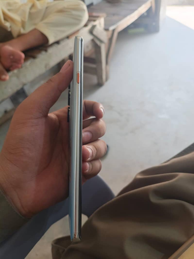 Tecno CAMON 40 Pro 4