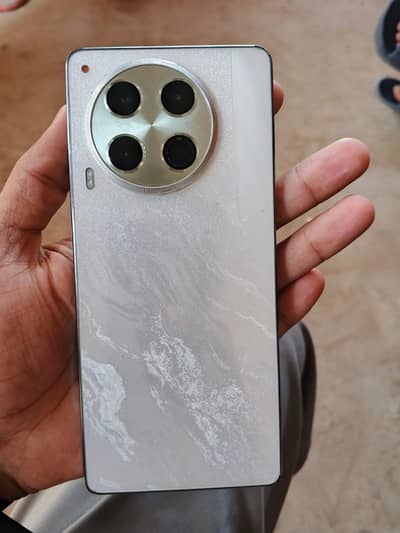 Tecno CAMON 30