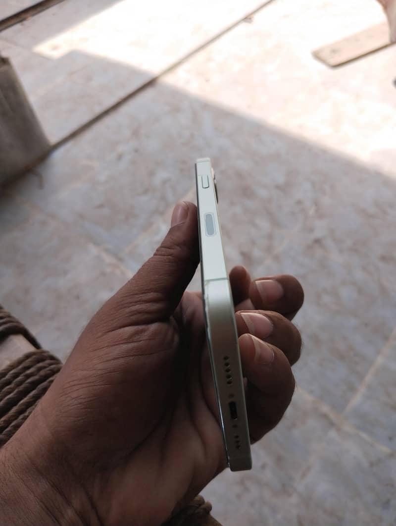 Apple iPhone 12 2