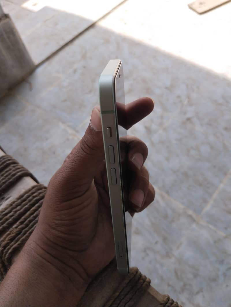 Apple iPhone 12 3