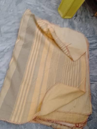yellow clothes for dusting