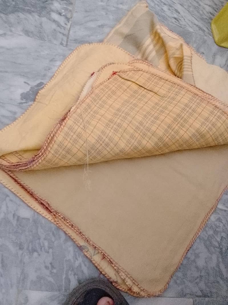 yellow clothes for dusting 1