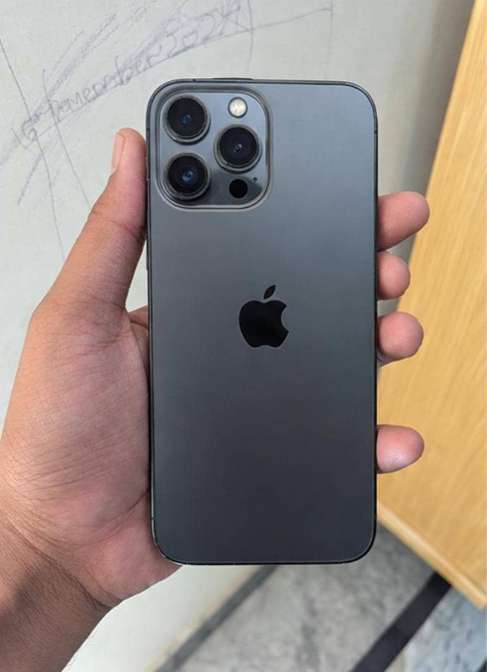 Apple iPhone 13 Pro Max 1