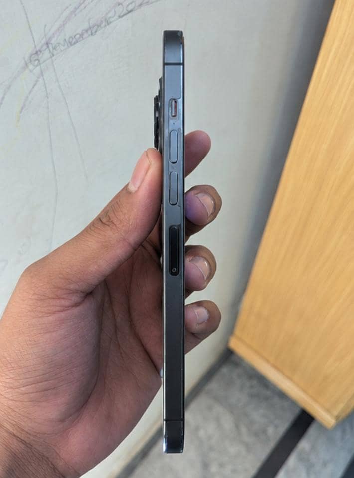 Apple iPhone 13 Pro Max 2