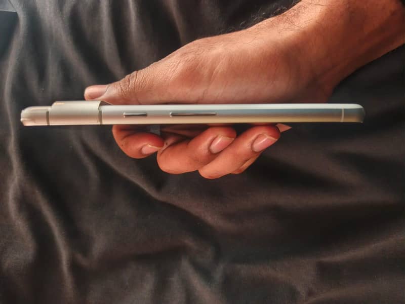 Google Pixel 7 4