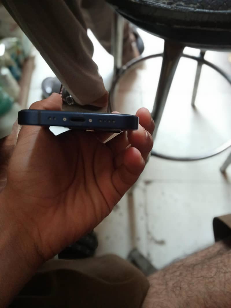 Apple iPhone 12 mini 4