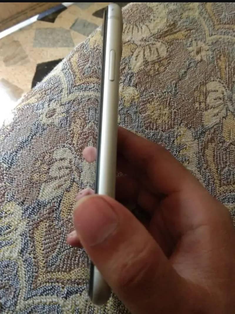 Apple iPhone 11 4
