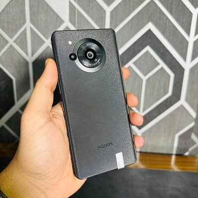 Sharp Aquos r7