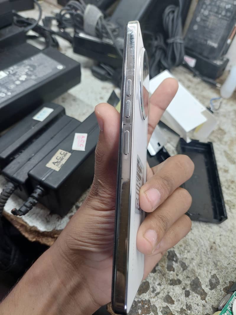 Tecno CAMON 30 1