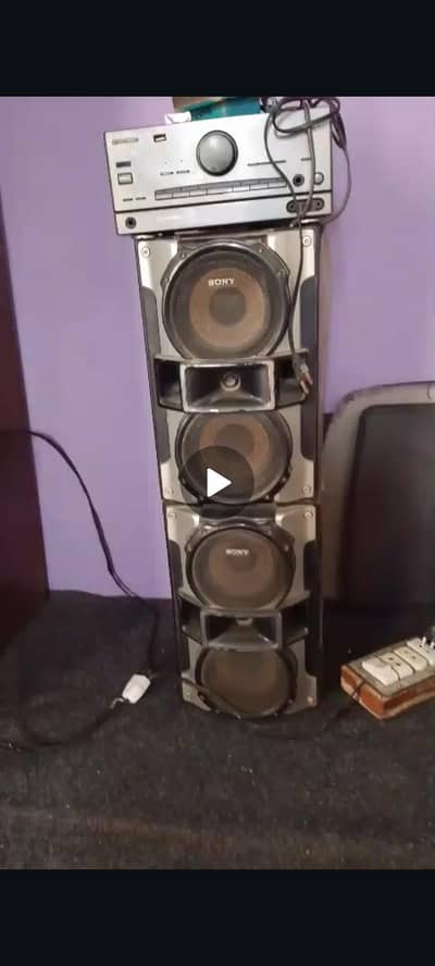 amplifier pioneer ka h Sony k spkar hai
