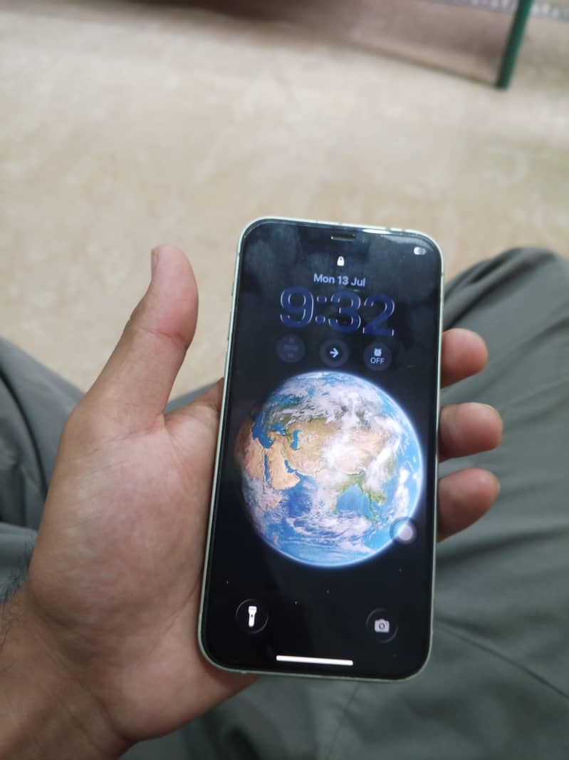 Apple iPhone 12 3