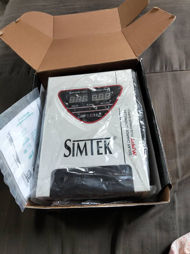 SIMTEK 70 AMH CHARGE CONTROLLER 1