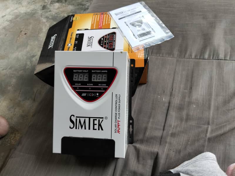 SIMTEK 70 AMH CHARGE CONTROLLER 2