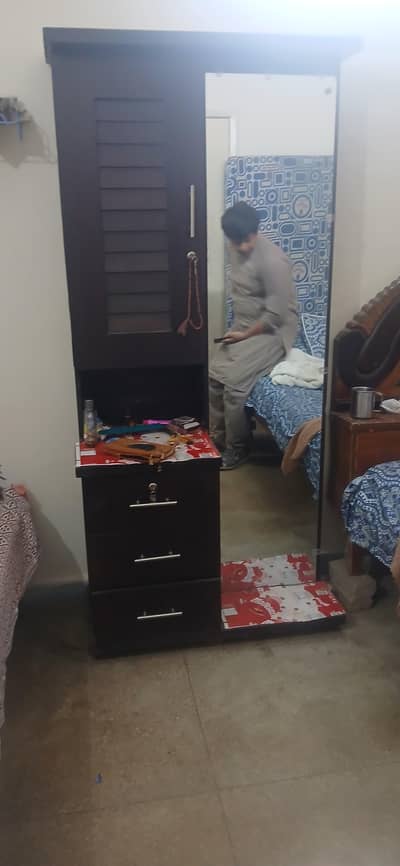 wooden King size bed 10/9