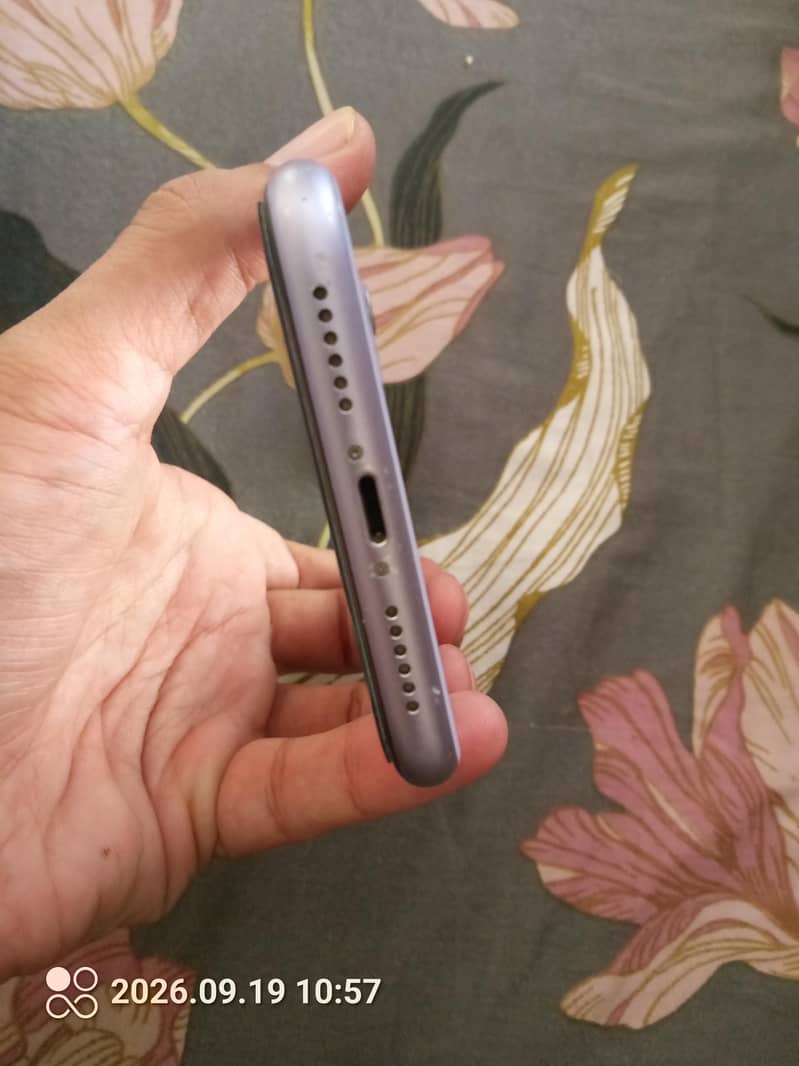 Apple iPhone 11 6
