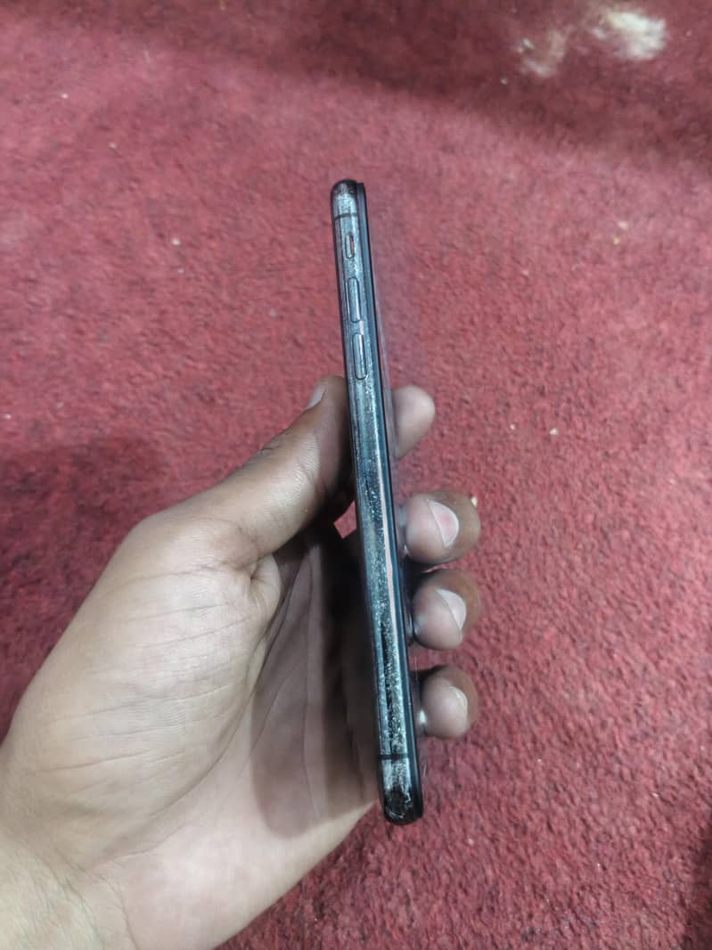 Apple iPhone X 5