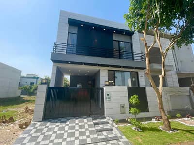 ULTA MODREN BRAND NEW HOUSE AVAILABLE FOR RENT IN DHA 9 TOWN LAHORE