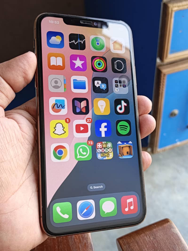 Apple iPhone 11 Pro Max 2