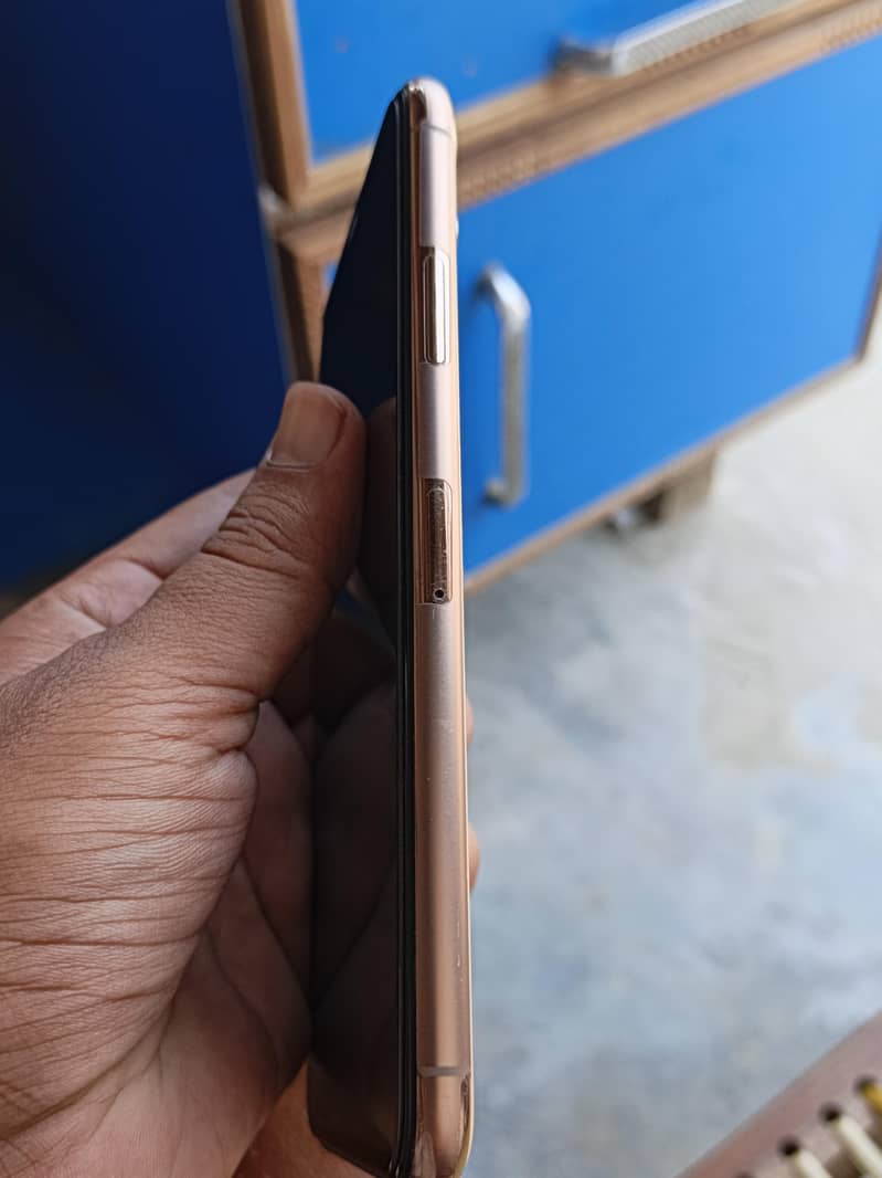 Apple iPhone 11 Pro Max 4