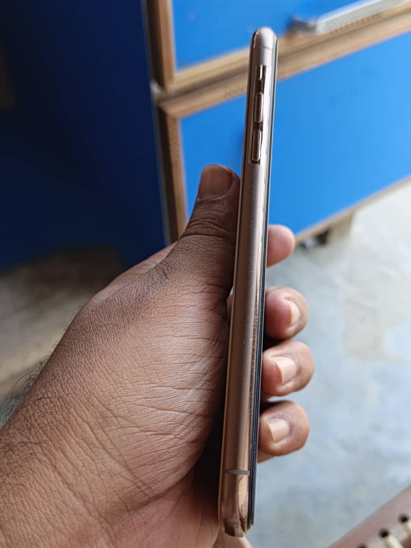 Apple iPhone 11 Pro Max 6