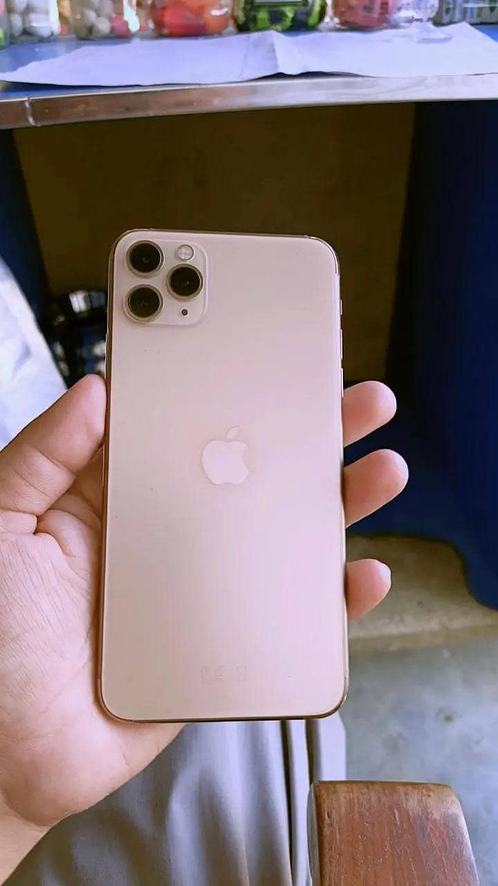 Apple iPhone 11 Pro Max 12