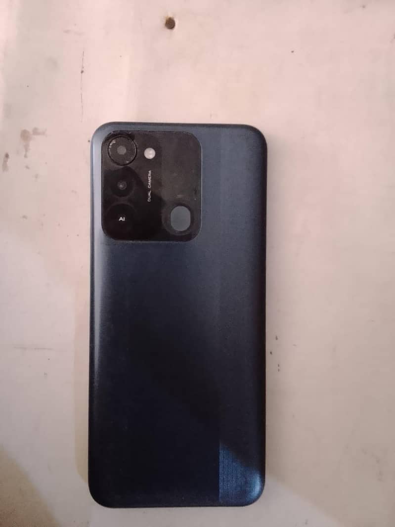 Tecno Spark 8C 4