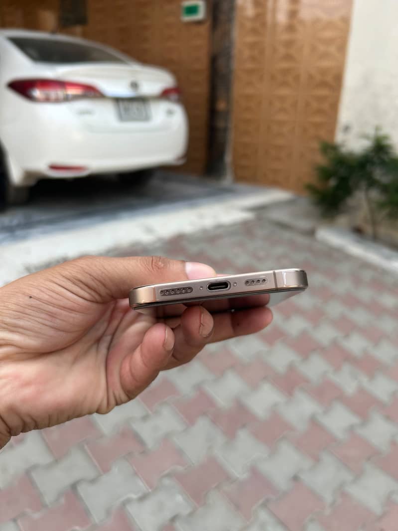Apple iPhone 16 Pro Max 5