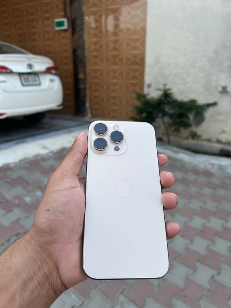 Apple iPhone 16 Pro Max 6