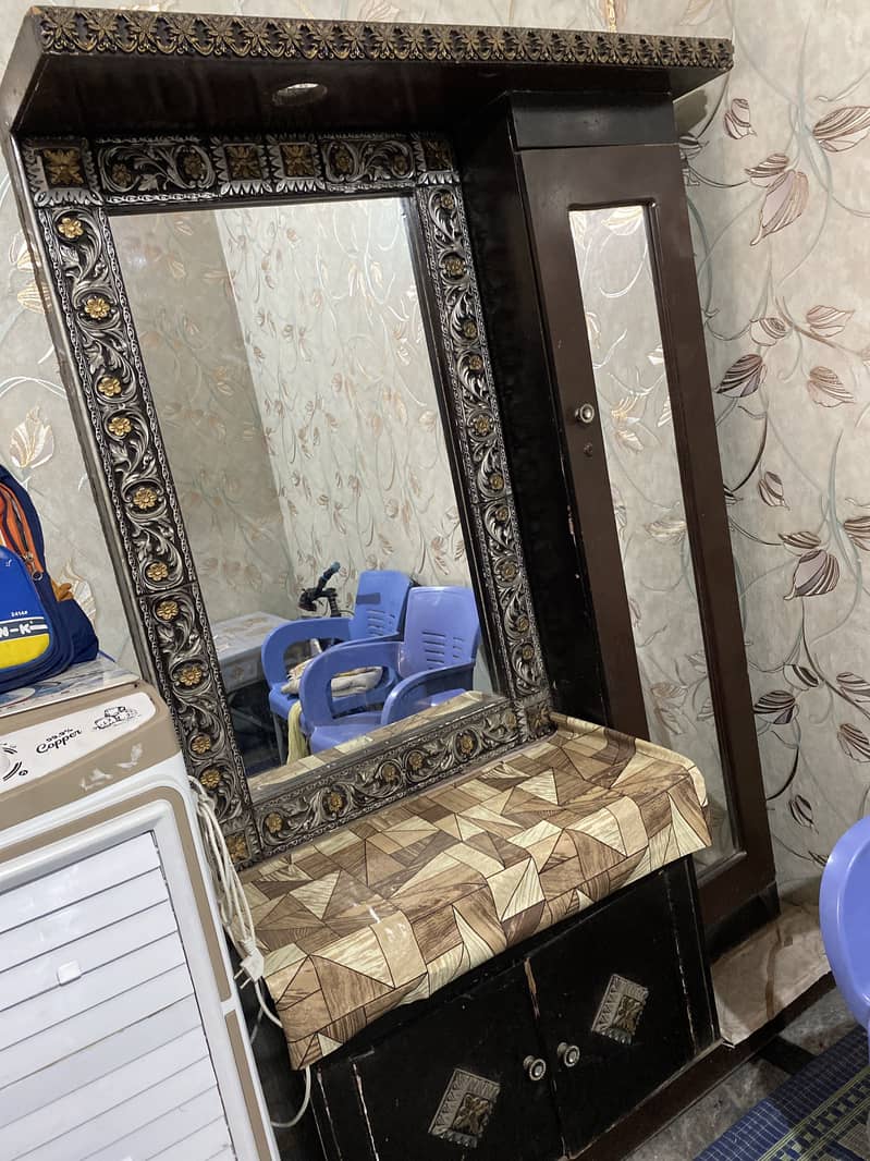 Dressing table 0