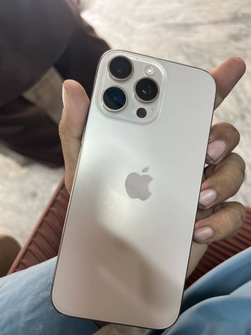 Apple iPhone 16 Pro Max 3