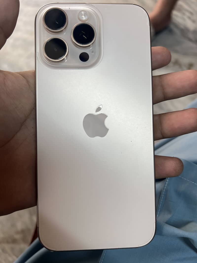 Apple iPhone 16 Pro Max 5