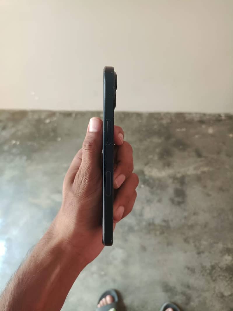 Apple iPhone 13 2